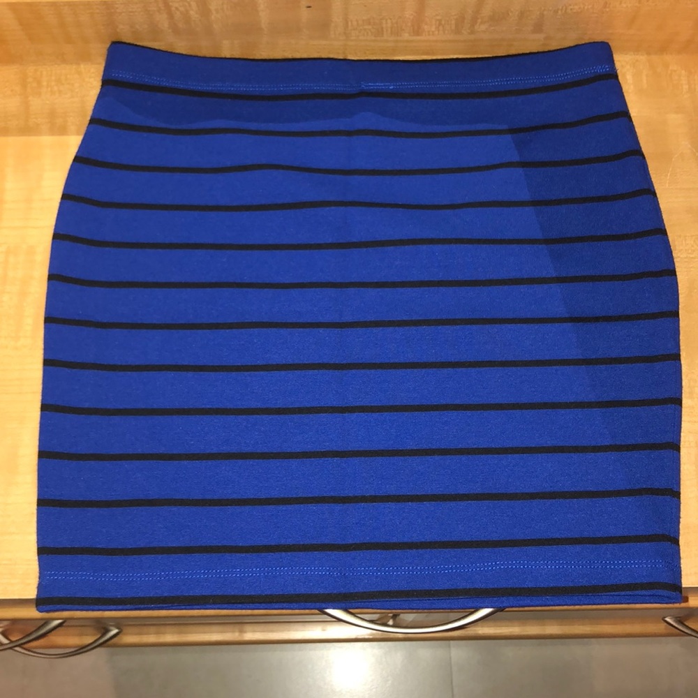 Black and blue striped skirt (stretch)